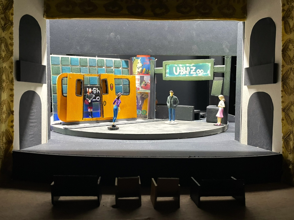 Szene 9-C. steigt aus